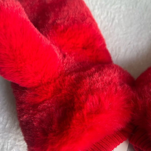 Cozy Red Mittens - Picture 4 of 6